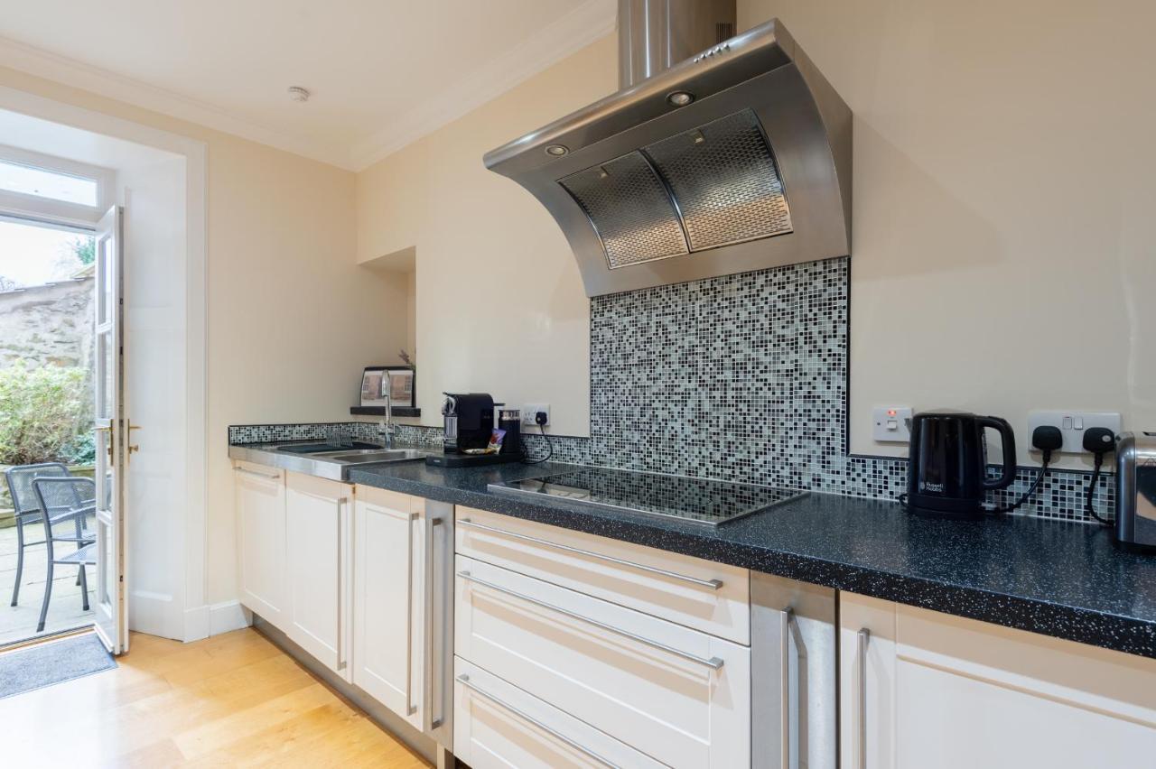 138 North Street - Luxury 2 Bed 2 Bath With Secret Garden, Summerhouse, Putting