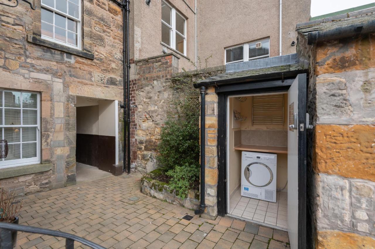 138 North Street - Luxury 2 Bed 2 Bath With Secret Garden, Summerhouse, Putting