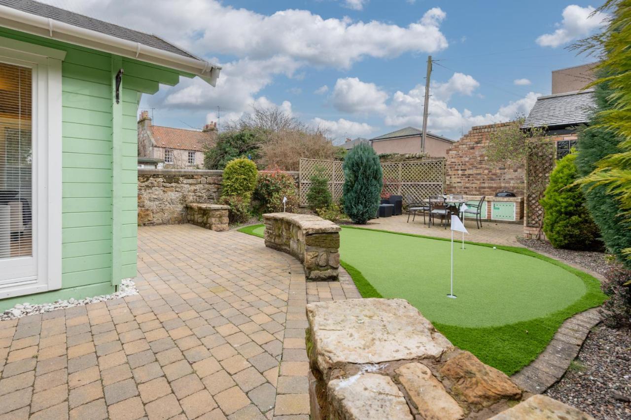 138 North Street - Luxury 2 Bed 2 Bath With Secret Garden, Summerhouse, Putting